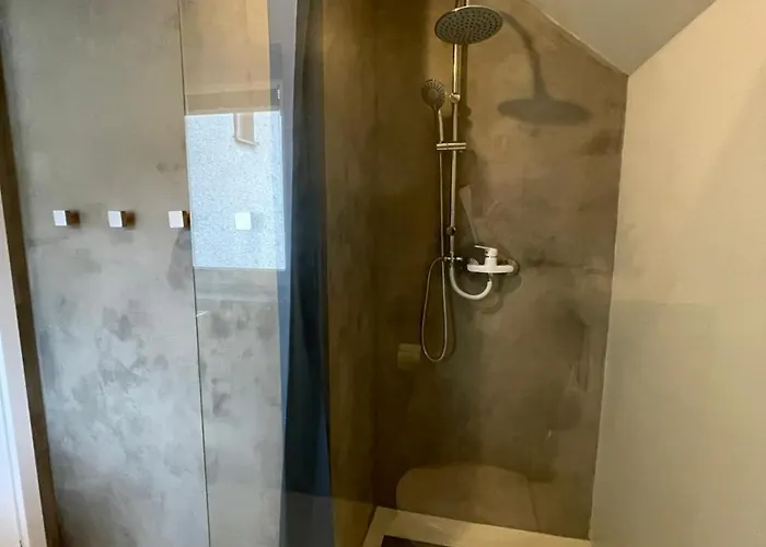 With A View غدينيا